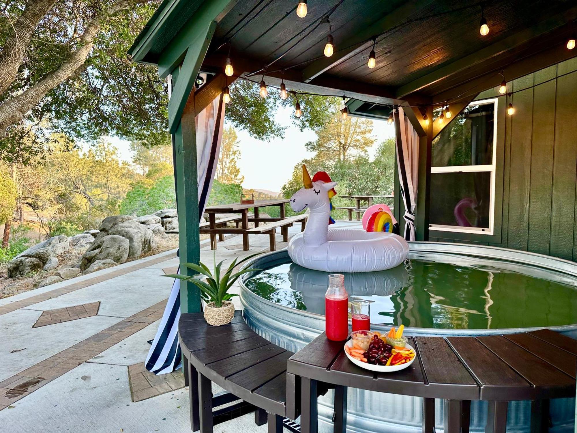 Emerald Ranch Of Yosemite Villa โคสต์โกลด์ ภายนอก รูปภาพ